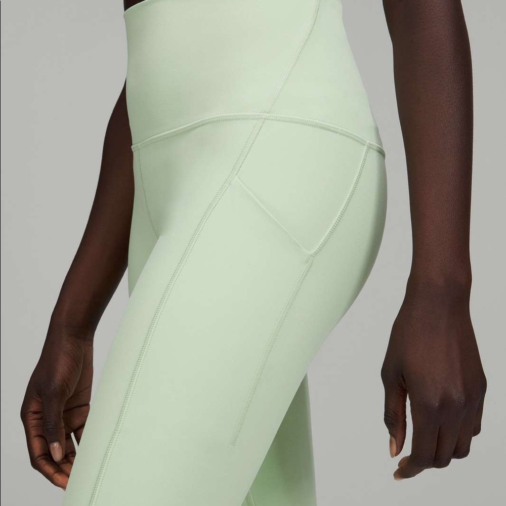 NWOT’s never worn Lululemon Align Pant 25 inches in Mint Green.